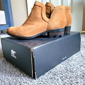 Like New condition Lolla Boots